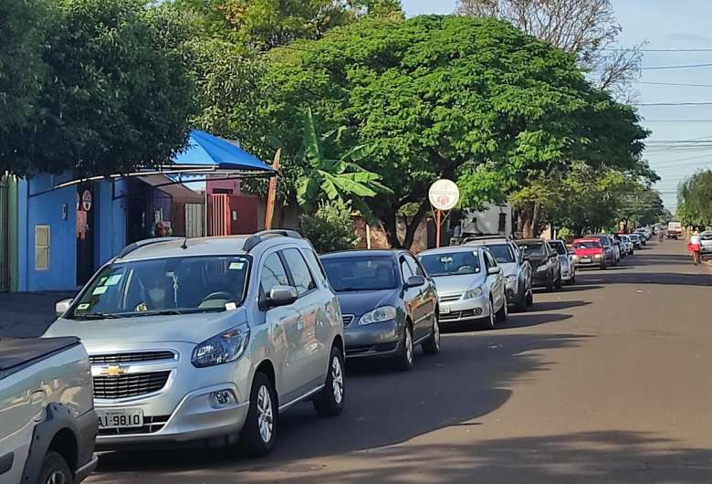 créditos Adriano Moretto e Gizele Almeida Vacinação contra a Covid tem fila quilométrica no Jorjão na manhã deste sábado - Crédito: Hedio Fazan/Dourados News