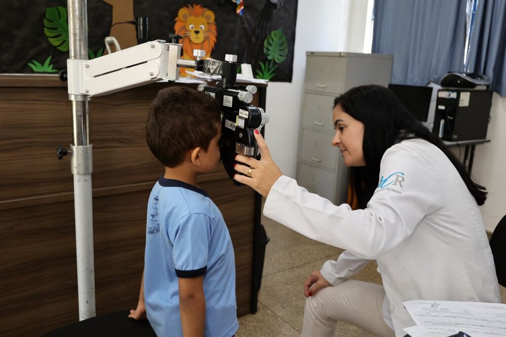 Prefeitura é parceira de programa que vai garantir óculos de grau gratuito à crianças