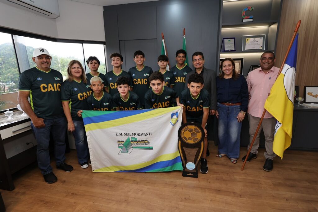 refeito recebe alunos do Caic que vão disputar Jogos Escolares Estaduais na capital