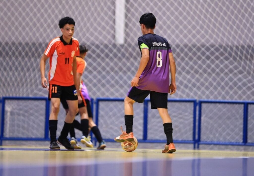 Jogos de Outono de Dourados definem finalistas do futsal masculino e feminino