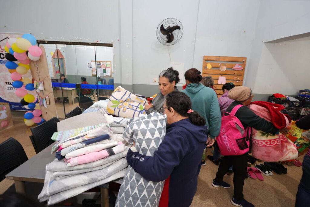 Prefeitura leva Varal Solidário à Vila Vargas e abre programação de julho da Campanha do Agasalho