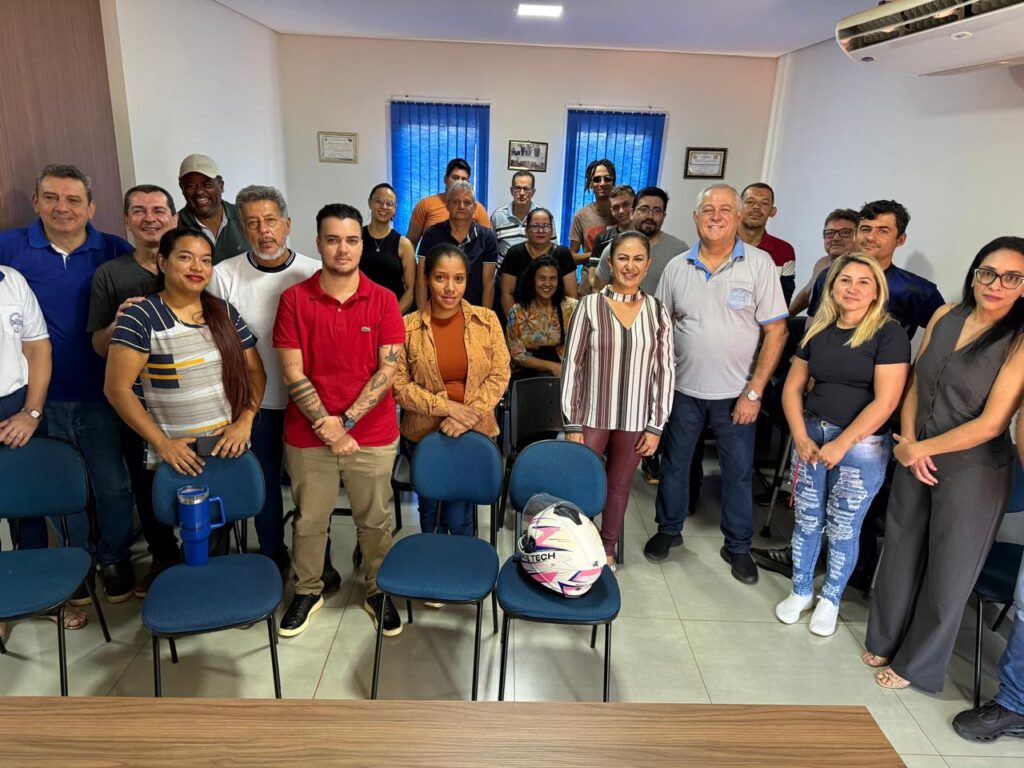 SINDICATO DOS COMERCIÁRIOS DE DOURADOS REALIZA ASSEMBLEIA EXTRAORDINÁRIA E MOBILIZA TRABALHADORES DISPENSADOS DAS CASAS BAHIA EM DEFESA DE SEUS DIREITOS